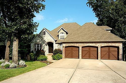 1st image of 318 NW Lasalle Dr