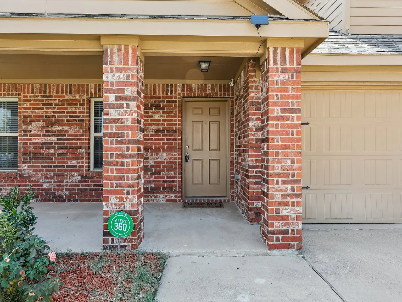 4 bed, 2096 sqft, $2,500 — Photo 2