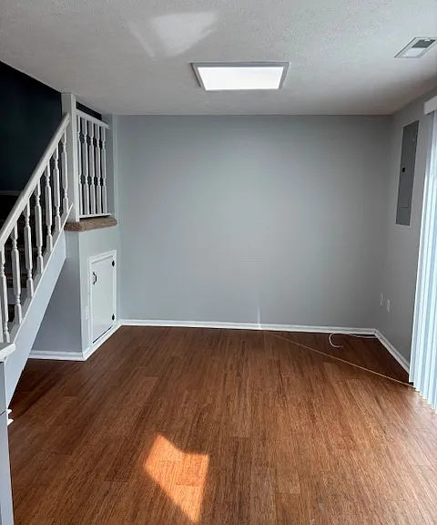 8425 Klarey Ct — Photo 4