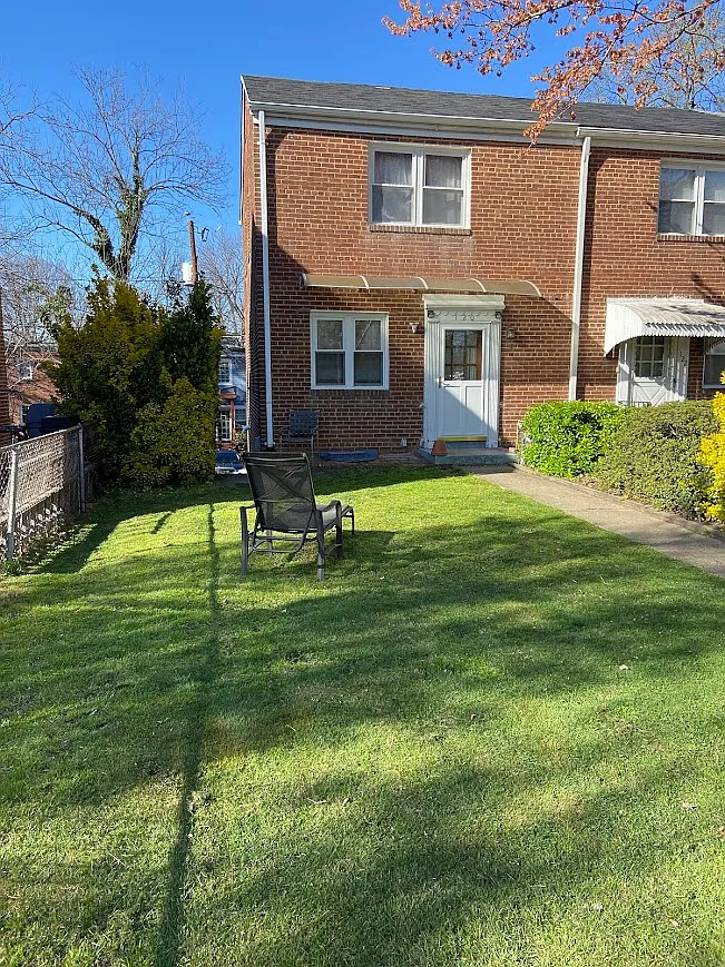 3 bed, 1428 sqft, $3,891 — Photo 1