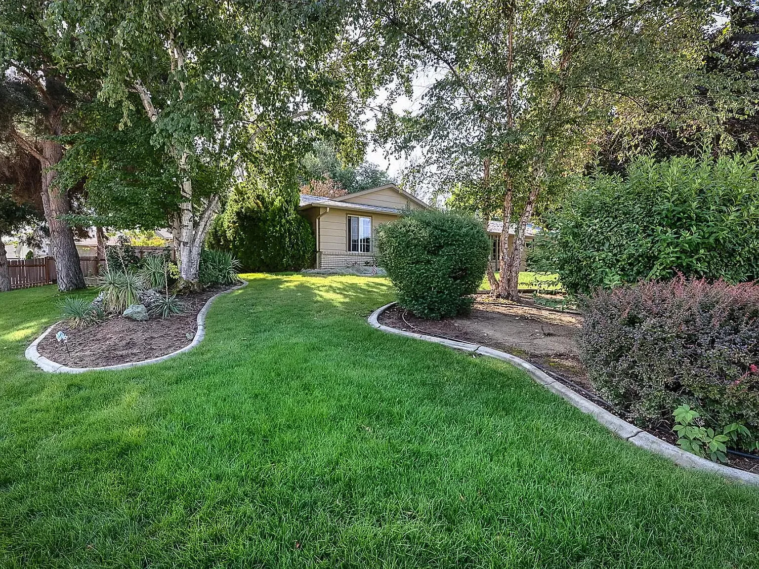 3 bed, 1446 sqft, $2,350 — Photo 3
