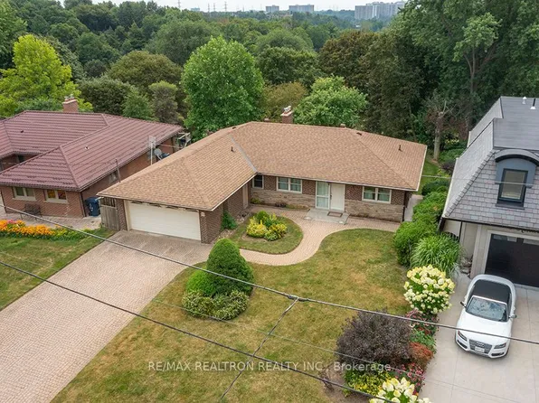 7 Anewen Dr, Toronto, ON M4A 1R9