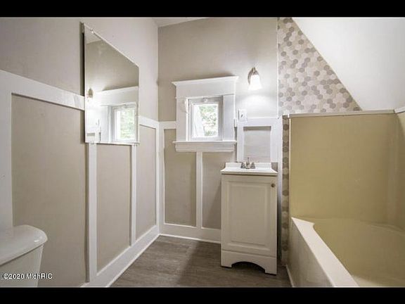 5th image of 923 Turner Ave NW #2