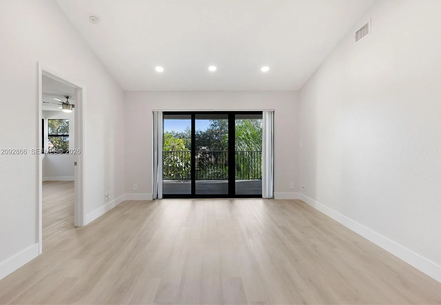 Grand Marquis Condo — Photo 4