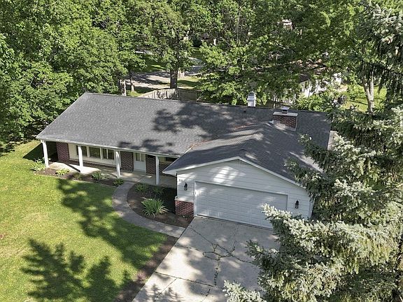 2nd image of 4111 Woodstock Dr