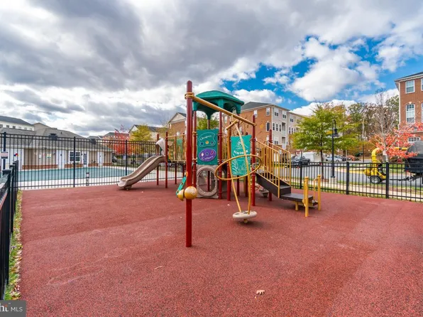 6153 Aster Haven Cir #57, Haymarket, VA 20169