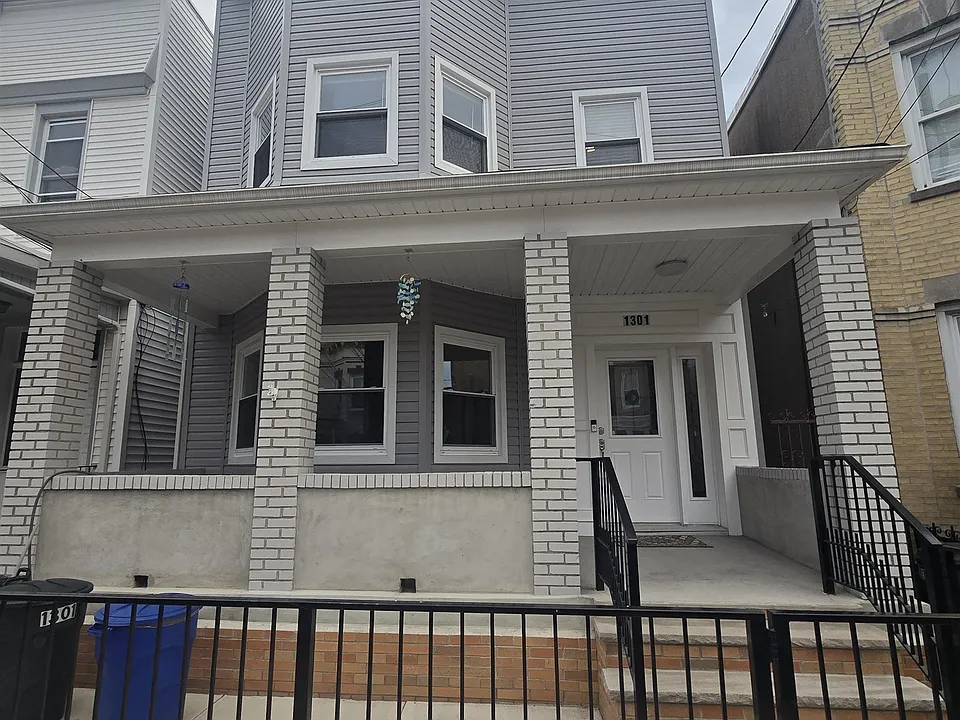 1301 27th St #2