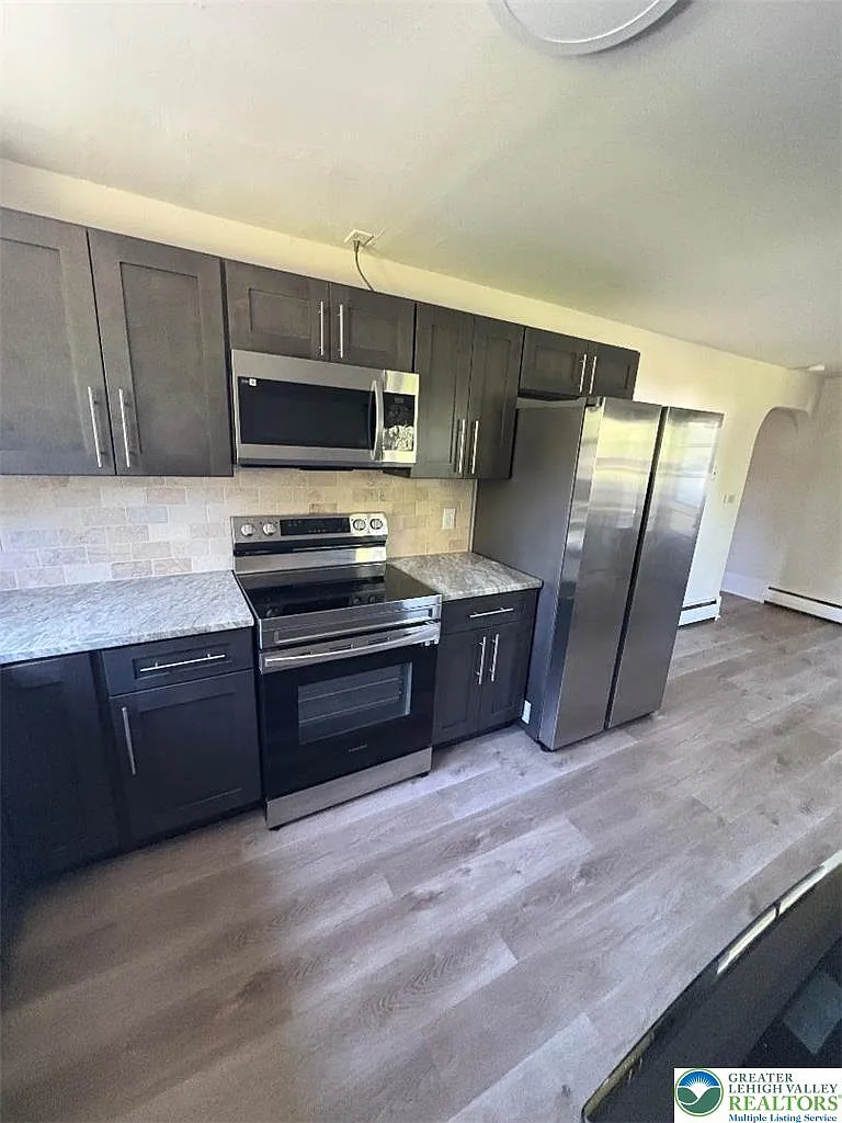 1 bed, 1.0 bath, 900 sqft, $1,600 — Photo 3