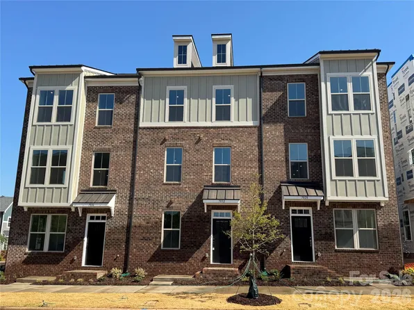 3126 Middle St, Charlotte, NC 28278