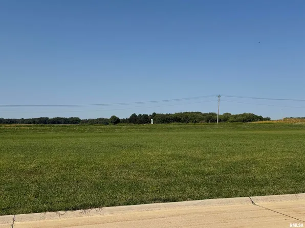 825 Book Ln, Geneseo, IL 61254