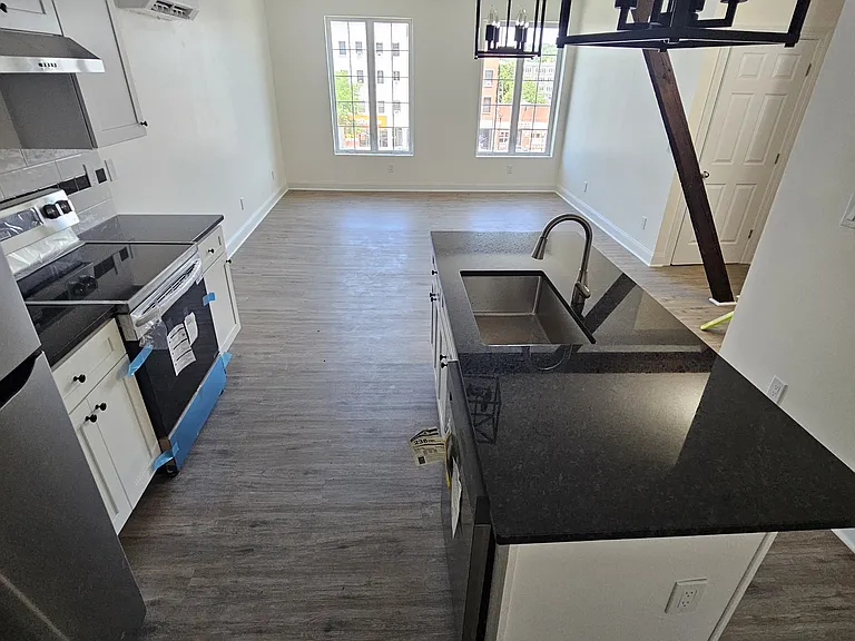 406 Main St #4 — Photo 16