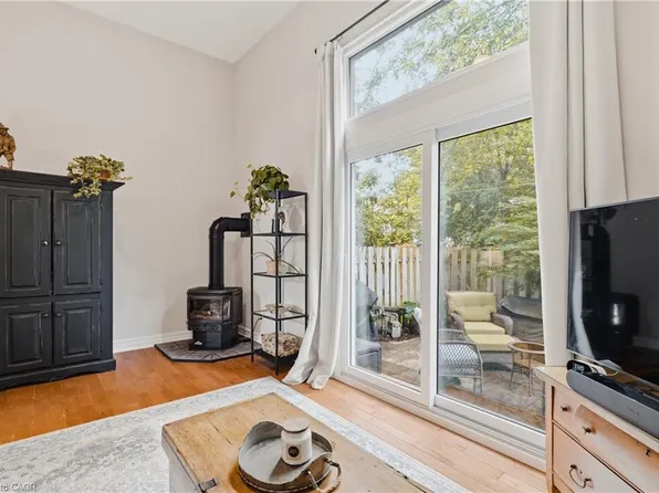 2 Worton Ave #4, Guelph, ON N1H 7C5