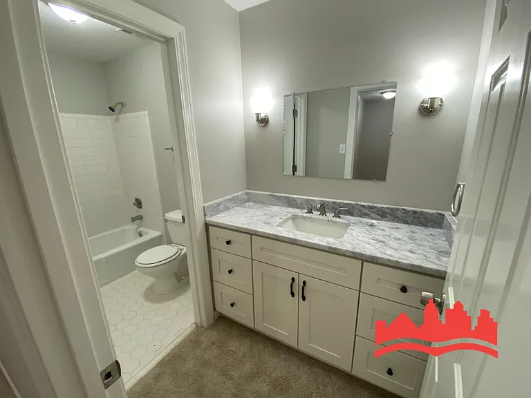 8510 Farmington Cv — Photo 15