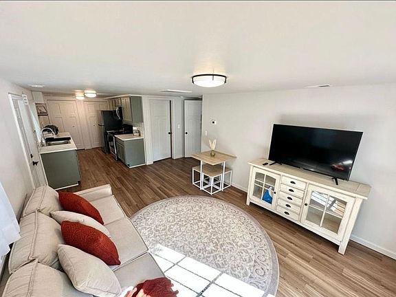 4th image of 21487 Averhill St #2B