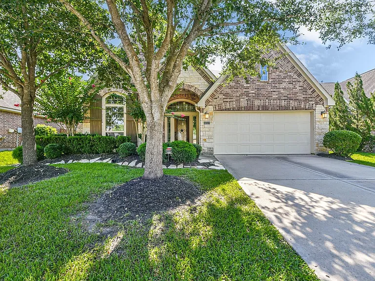 10323 Belvamera Rd — Photo 2