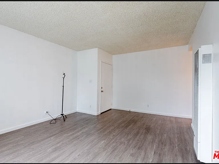 3458 W 67th St #1 — Photo 2