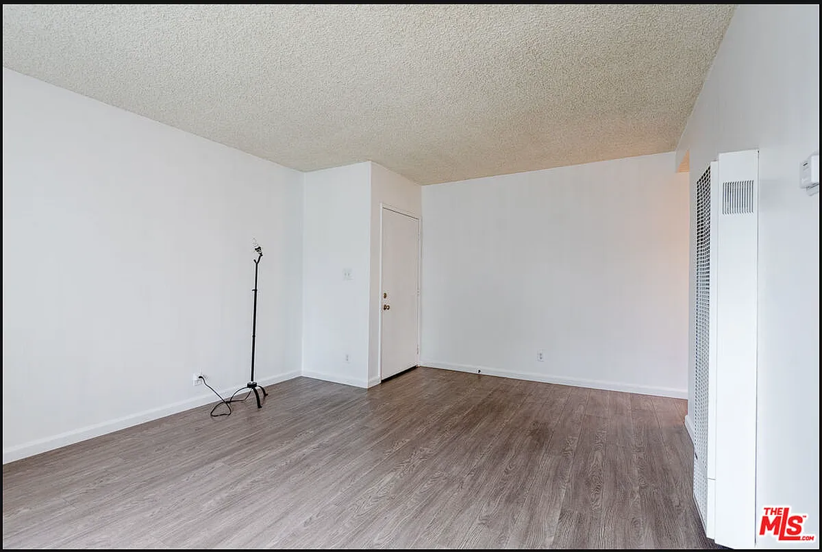 Building Photo - 3458 W 67th St #1
