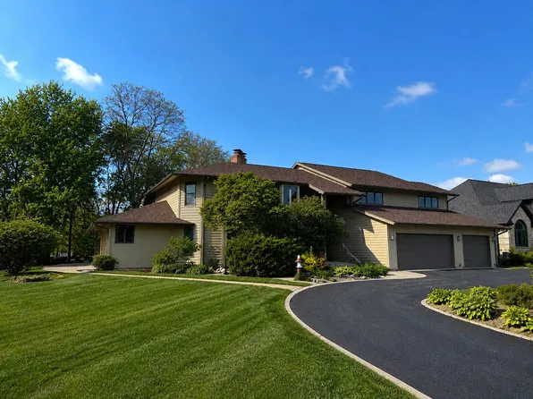 732 Royal Dublin Ln, Dyer, IN 46311