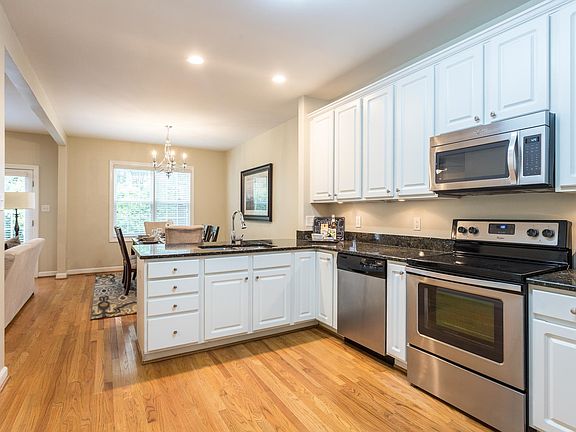 5th image of 203 Harbor Creek Dr