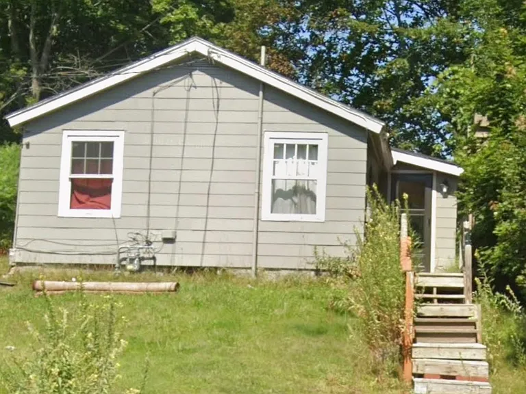 9 Vivian Ave — Photo 1