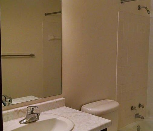 5th image of 930 Summit Ave APT 104