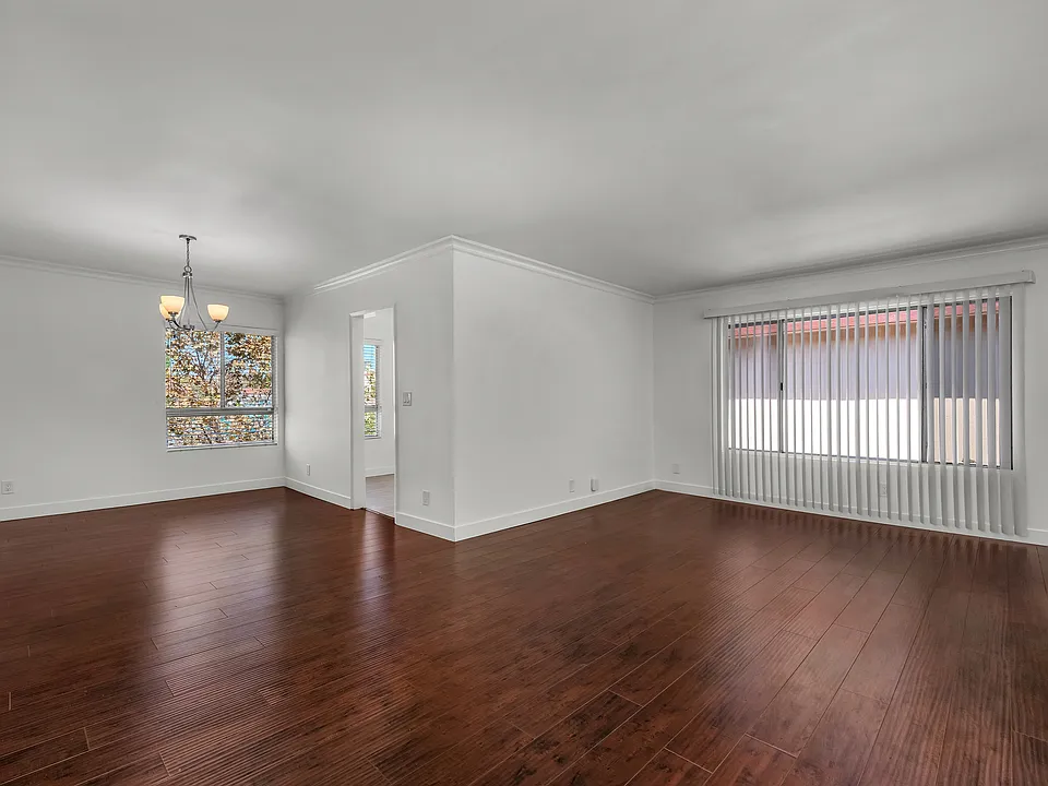 248 S Rexford Dr #4