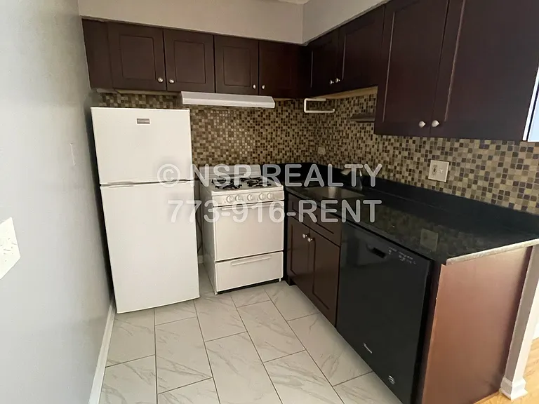 5820-3 N Sheridan Rd #408 — Photo 2