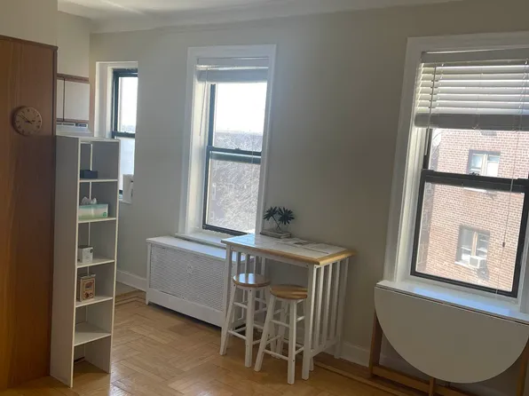 83-44 Lefferts Boulevard image 4 of 12