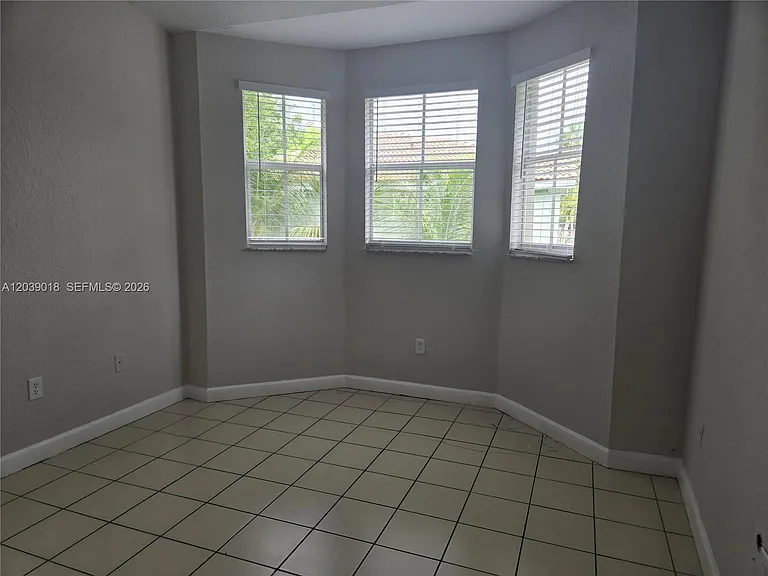 2460 SE 16th Ter #200 — Photo 5