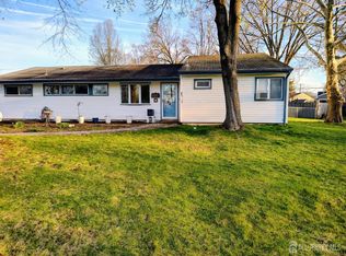 1 Cambridge Rd, Kendall Park, NJ 08824