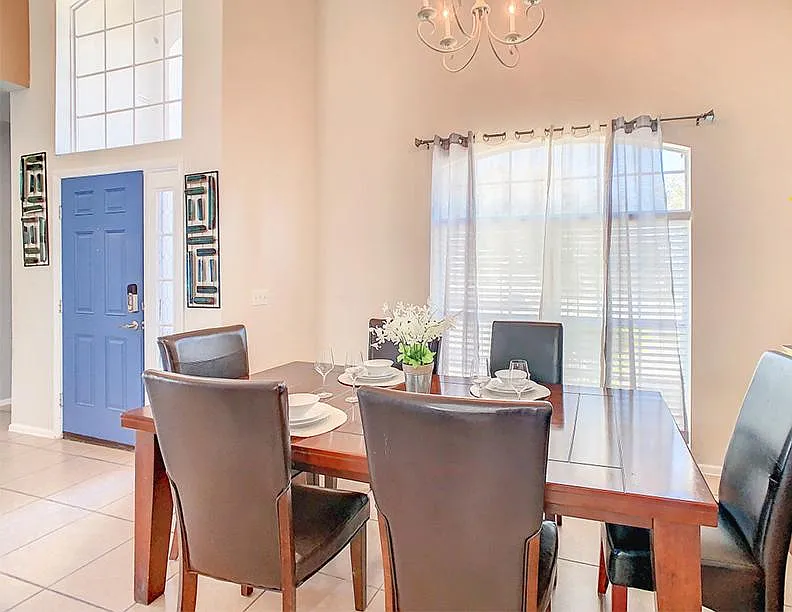 5 bed, 2362 sqft, $3,200 — Photo 3
