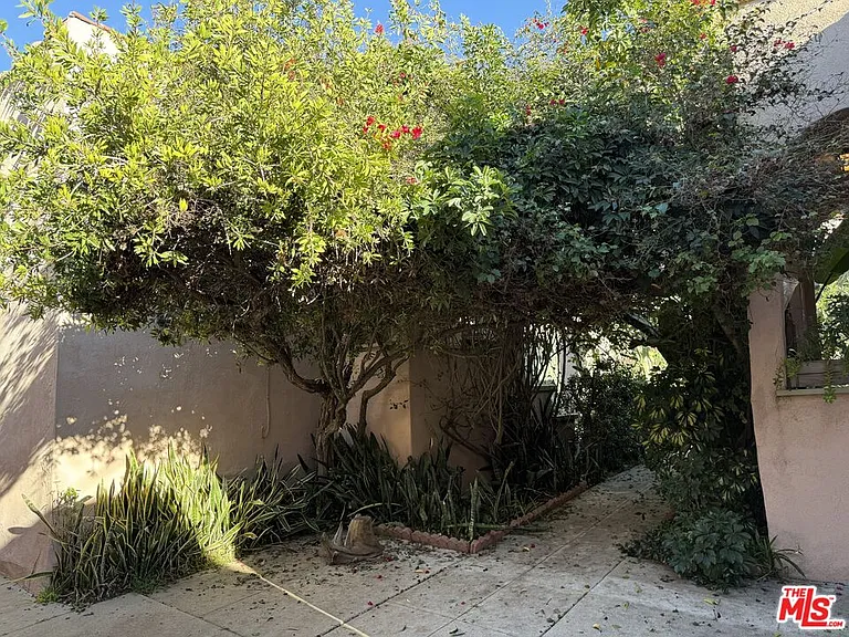 1677 Golden Gate Ave — Photo 23