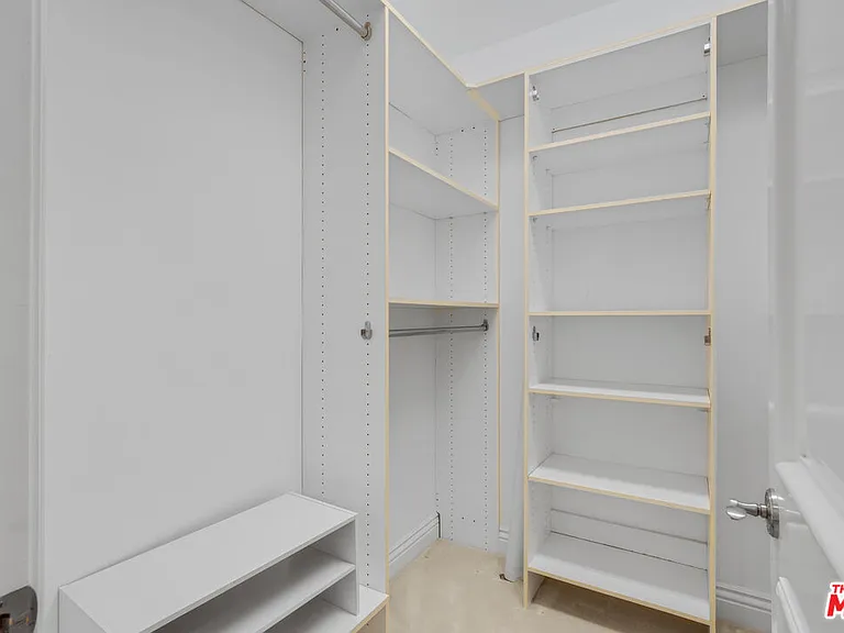 132 S Maple Dr #201 — Photo 17