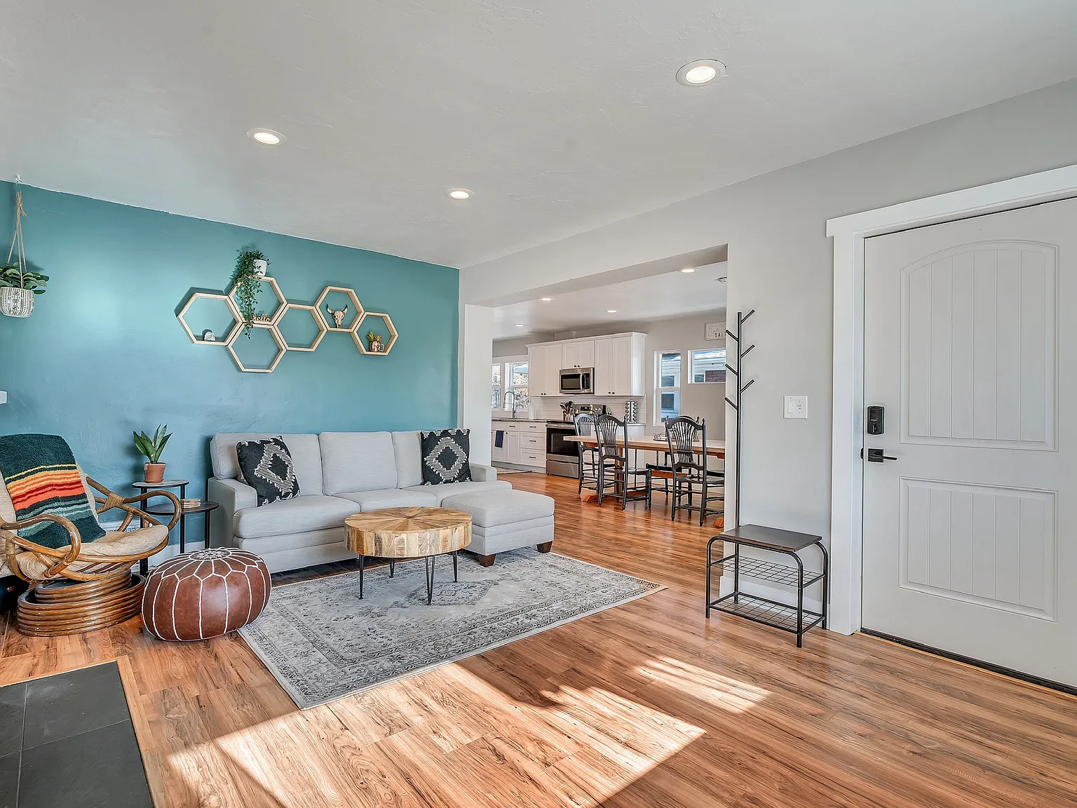 4 bed, 2100 sqft, $3,500 — Photo 4