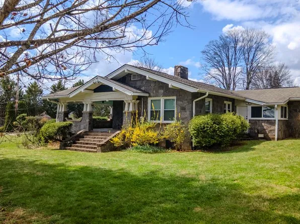 18 Mountain View St, Franklin, NC 28734