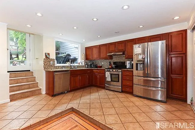 73 Naples St — Photo 7