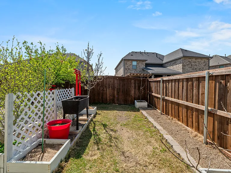 2614 High Bluff Dr — Photo 32