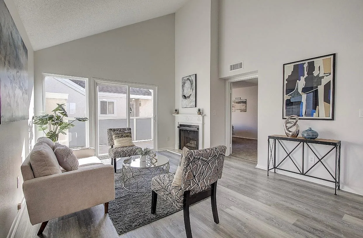 2 bed, 858 sqft, $2,750 — Photo 4