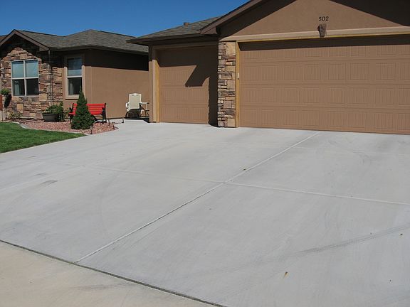 3 vehicle garage and drive