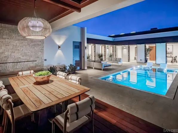 7970 Roseland Dr, La Jolla, CA 92037