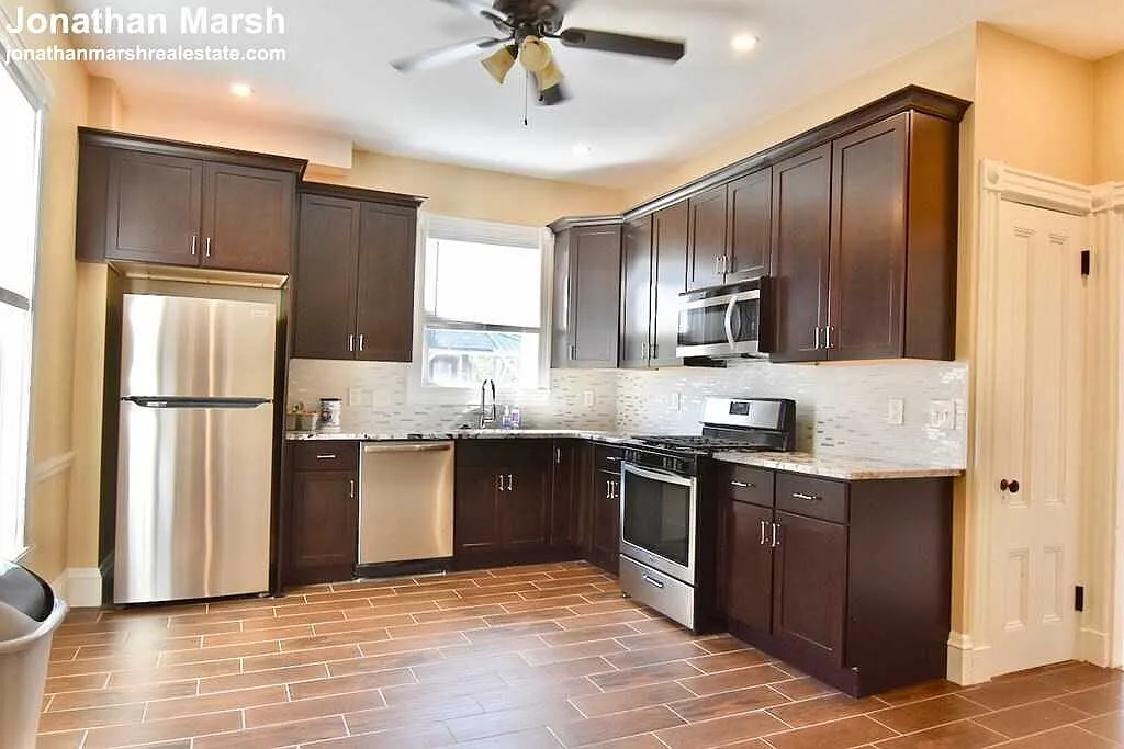 3 bed, $3,000 — Photo 2