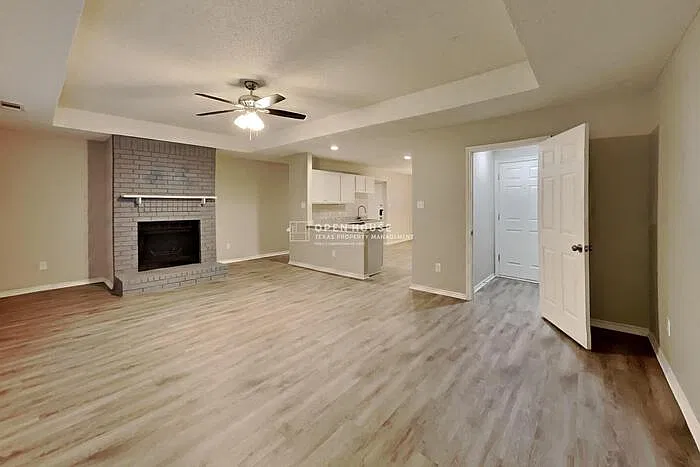 3 bed, 2.0 bath, 1676 sqft, $2,425 — Photo 3