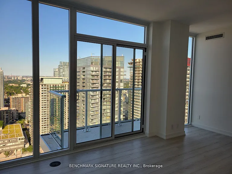 33 Helendale Ave #2903 — Photo 9
