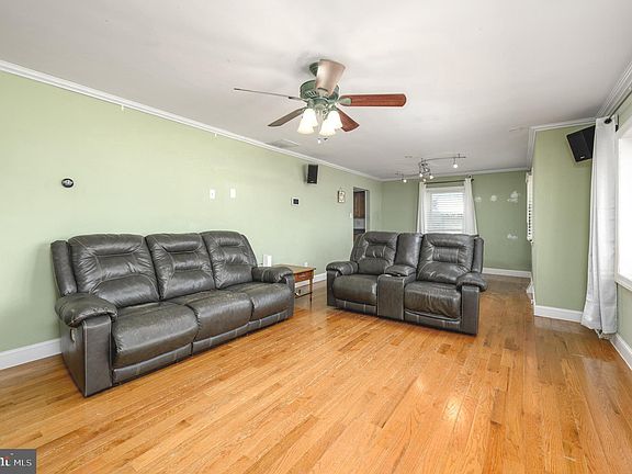 3rd image of 705 Catalina Dr