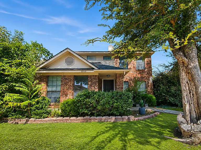 2202 Prairie Creek Trl — Photo 1