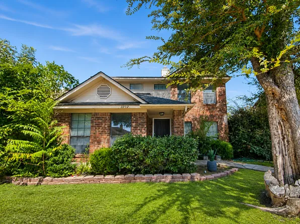 2202 Prairie Creek Trl, Garland, TX 75040