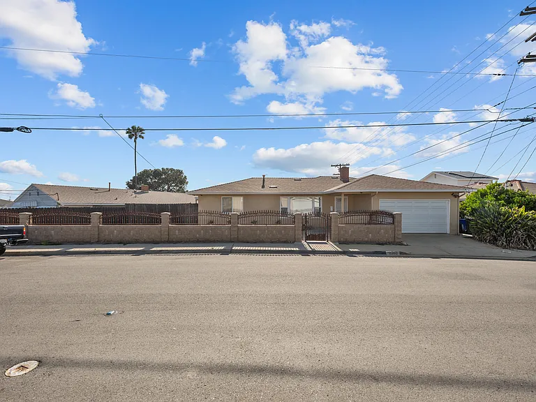 2260 Altadena Ave — Photo 3