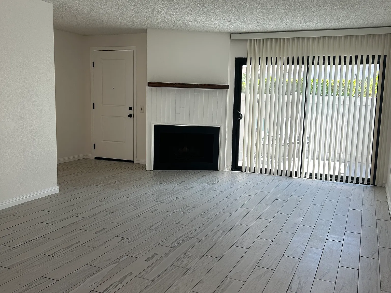 21901 Dupont St — Photo 4