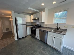 104 Middlesex Rd APT 1A, Tyngsboro, MA 01879