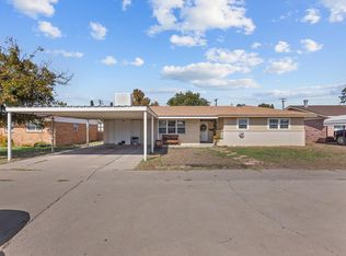 938 E Austin St, Kermit, TX 79745